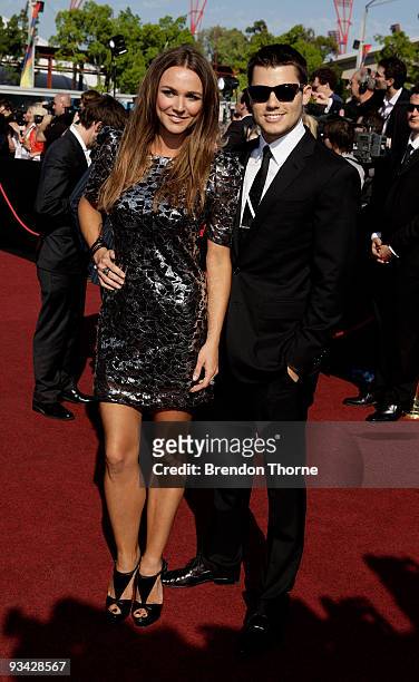 Personality Natalie Gruzlewski and Jason Dundas arrive on the red carpet at the 2009 ARIA Awards at Acer Arena on November 26, 2009 in Sydney,...