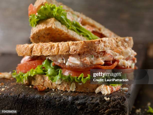 cremige hummersalat, blt sandwich - blt sandwich stock-fotos und bilder