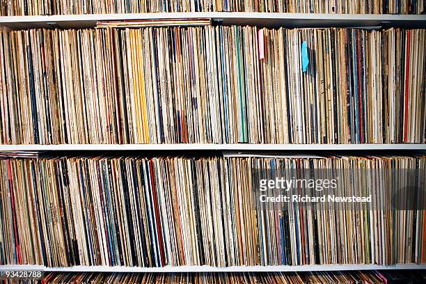 record collection - disco fotografías e imágenes de stock