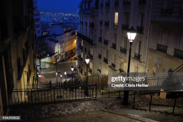street scene & steps at night montmartre paris - montmartre stairs and streetlamps paris stock pictures, royalty-free photos & images