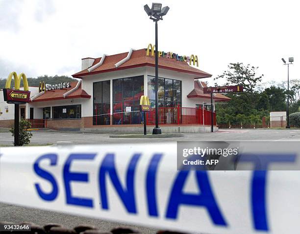 Un establecimiento de la cadena de comida rápida McDonald's, en la ciudad de Charallave a 40 km de Caracas, permanece clausurado el 06 de febrero de...