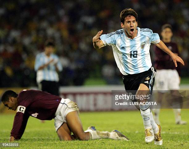 Lionel Messi del seleccionado de Argentina, celebra su gol ante Venezuela durante el juego inaugural del campeonato Sudamericano Sub 20 que se...