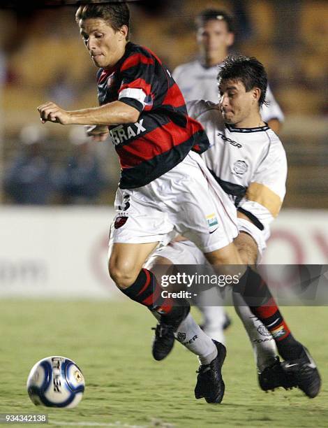 Antonio Caballero , of the Paraguay Olimpia team, fights with Juninho , of Brazil's Flamengo, 06 March 2002 during the Copa Libertadores de America...