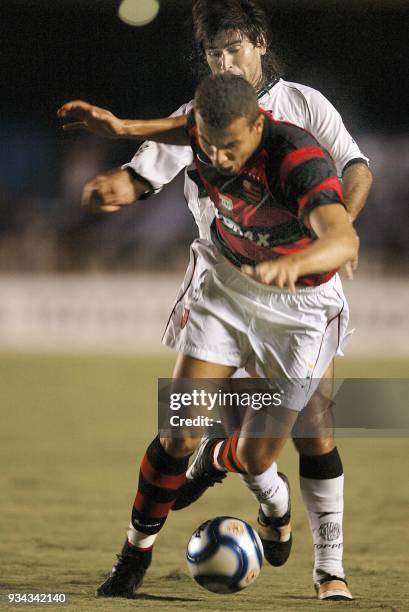 Julio Cesar Caceres , of Paraguay's Olimpia, fights Fernando Santos, of Brazil's Flamengo, for the ball 06 March 2002, during the Copa Libertadores...