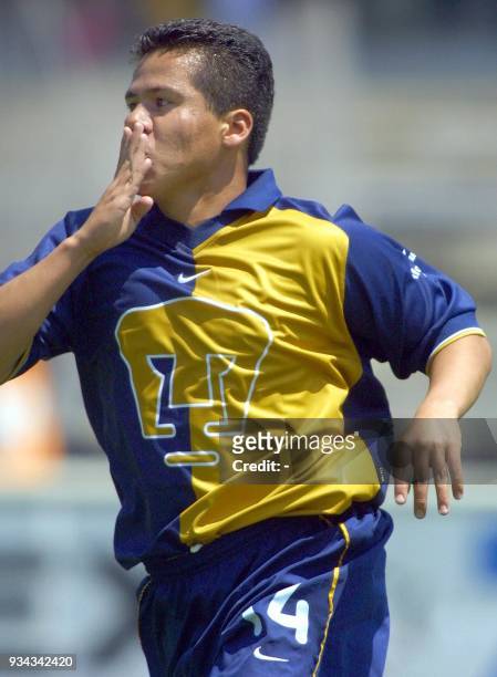 Vicente Nieto of the Pumas, celebrates his first goal against Veracruz, in Mexico City 10 March 2002. The Pumas won 2-1. Vicente Nieto de los Pumas...
