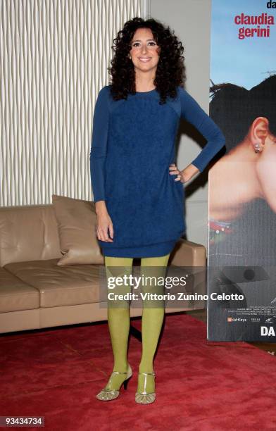 Actress Teresa Mannino attends the "Meno Male Che Ci Sei" Milan Photocall on November 26, 2009 in Milan, Italy.