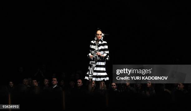 Model displays a creation of Russian designer Slava Zaitsev during the Russian Fashion Week in Moscow on October 17, 2009. AFP PHOTO / YURI KADOBNOV