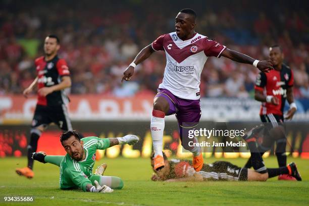 Miguel Murillo of Veracruz scores past Miguel Fraga of Atlas during the 12th round match between Veracruz and Atlas as part of the Torneo Clausura...