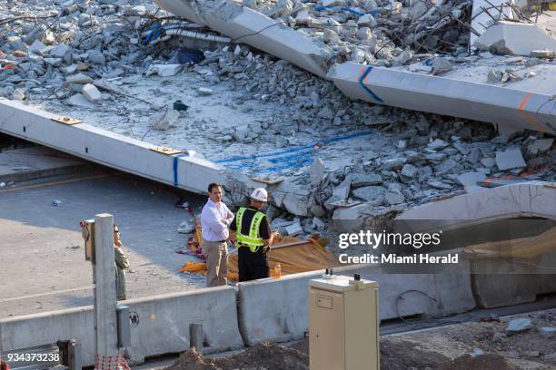 Sen. Marco Rubio speaks with an NTSB investigator at the site of the collapsed FIU pedestrian bridge on Saturday, March 17, 2018.