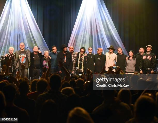 Gerry Leonard, Joe Sumner, Mike Garson, Bernard Fowler, Earl Slick, Carmine Rojas, Lee John Madeloni, Mr Hudson, and the band's road crew take final...