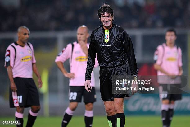 The referee Mauro Bergonzi looks on during the Tim Cup match between Palermo and Reggina at Stadio Renzo Barbera on November 26, 2009 in Palermo,...