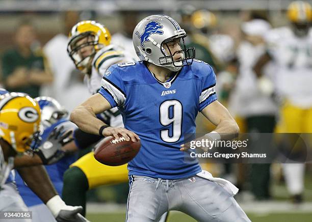 Matthew Stafford of the Detroit Lions looks to throw a fourth quarter pass while playing the Green Bay Packers on November 26, 2009 at Ford Field in...