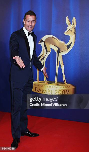 Host Kai Pflaume arrives to the Bambi Awards 2009 at the Metropolis Hall at the Filmpark Babelsberg on November 26, 2009 in Potsdam, Germany.