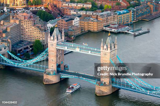 tower bridge, london, united kingdom - tower bridge fotografías e imágenes de stock