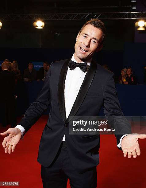 Host Kai Pflaume arrives to the Bambi Awards 2009 at the Metropolis Hall at the Filmpark Babelsberg on November 26, 2009 in Potsdam, Germany.