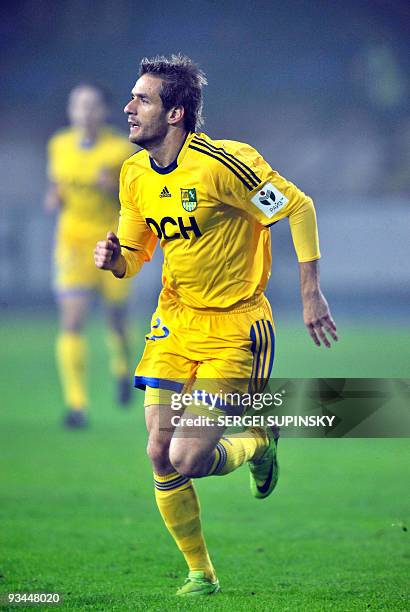 Metalist's Serbian midfielder Marko Devic plays during a match in Kharkiv on 25 October, 2009. AFP PHOTO/ SERGEI SUPINSKY