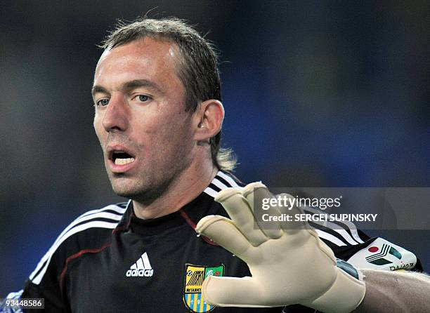 Metalist's goalkeeper Oleksandr Goryainov gestures during a match in Kharkiv on 25 October, 2009. AFP PHOTO/ SERGEI SUPINSKY