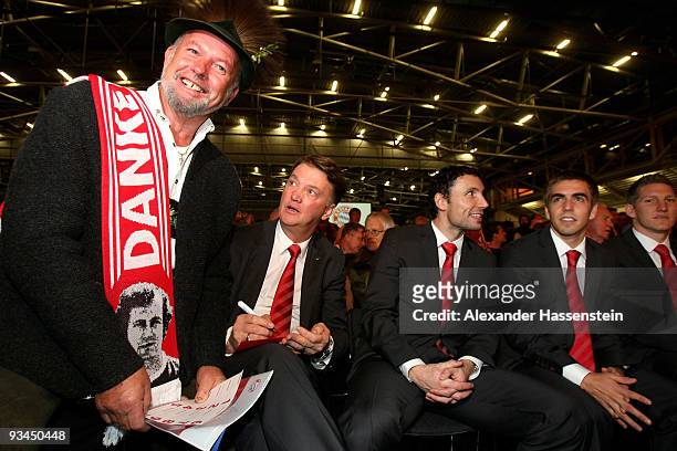 Louis van Gaal , head coach of Bayern Muenchen and his players Mark van Bommel , Philipp Lahm and Bastian Schweinsteiger talk to a supporter during...