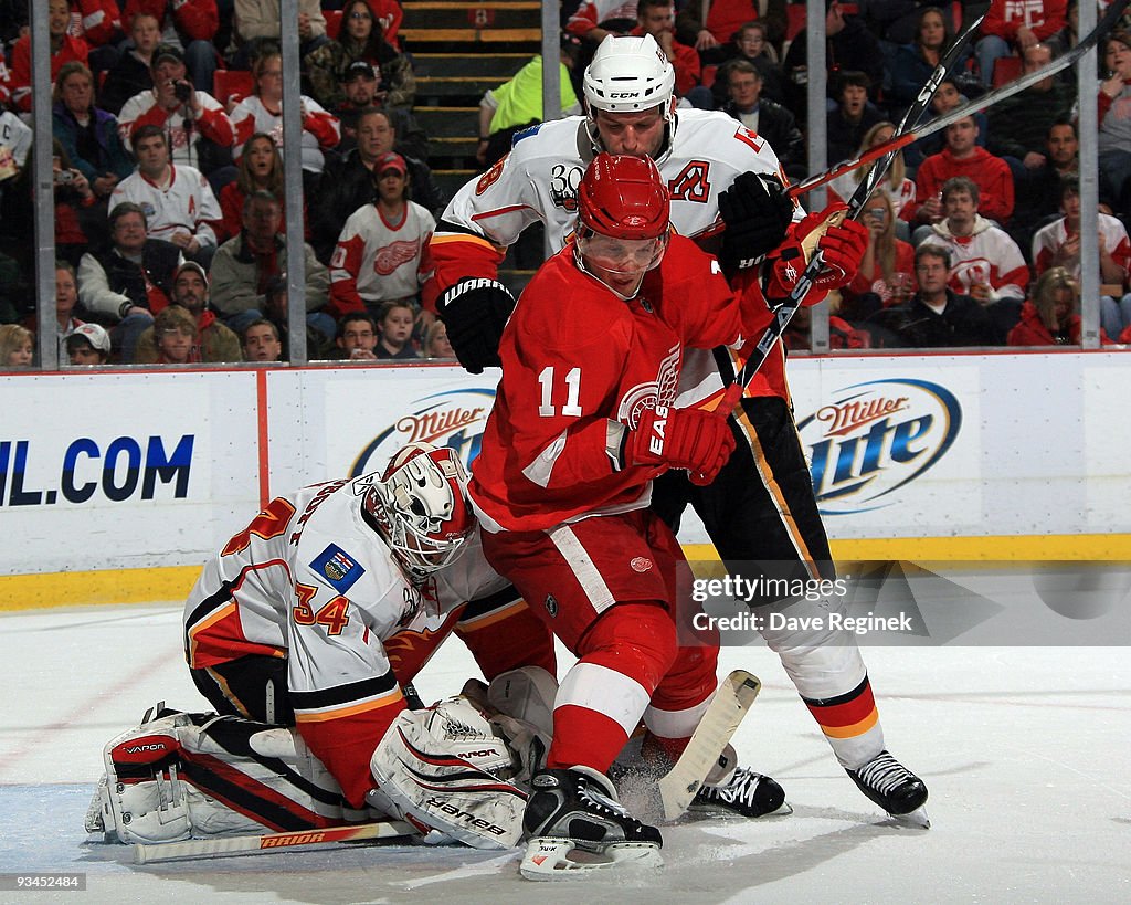 Calgary Flames v Detroit Red Wings