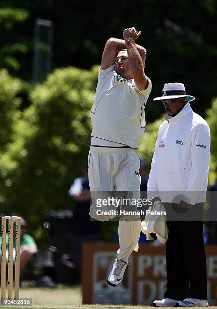 Daniel Vettori of New Zealand bowls during day five of the First Test match between New Zealand and Pakistan at the University Oval on November 28,...