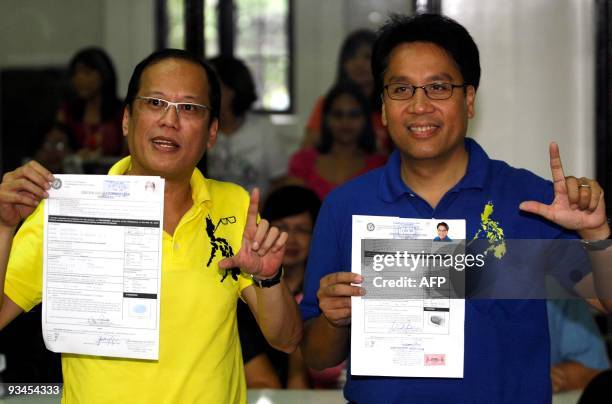 Liberal Party standard bearer Senator Benigno 'Noynoy Aquino , son of the late democracy icon Corazon Aquino, and Senator Manuel Roxas , Noynoy's...