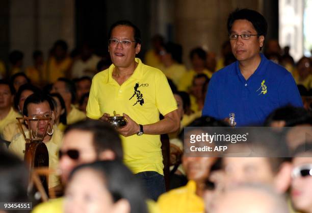 Liberal Party standard bearer Senator Benigno 'Noynoy Aquino , son of the late democracy icon Corazon Aquino, and Senator Manuel Roxas , Noynoy's...