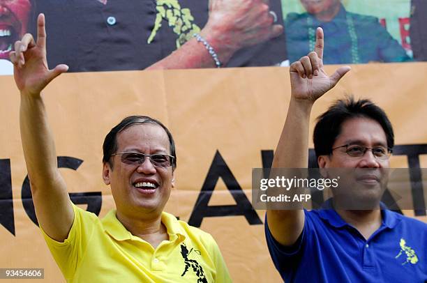 Liberal Party standard bearer Senator Benigno 'Noynoy Aquino , son of the late democracy icon Corazon Aquino, and Senator Manuel Roxas , Noynoy's...