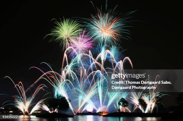 lake reflected fireworks - orange county stockfoto's en -beelden