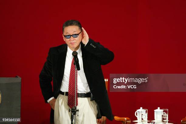 Writer Li Ao gestures during his speech at Peking University on March 24, 2003 in Beijing, China. Chinese-Taiwanese writer/social...