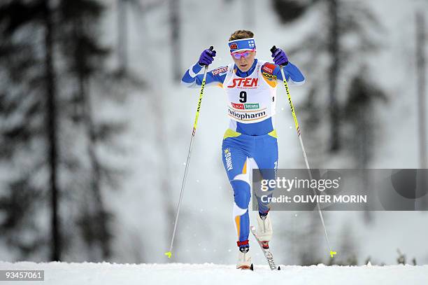 Finland's Virpi Kuitunen competes during the qualifications of the Cross Country World Cup classic sprint 1.2km in Ruka-Kuusamo on November 28, 2009....