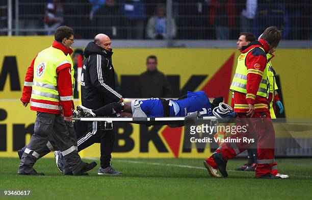 Eljero Elia of Hamburg leaves the pitch due to his injury after a foul from Nikolce Noveski of Mainz during the Bundesliga match between FSV Mainz 05...