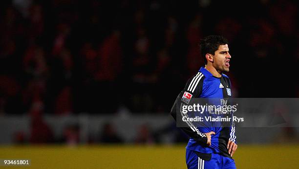 Tomas Rincon of Hamburg looks dejected after the Bundesliga match between FSV Mainz 05 and Hamburger SV at Bruchweg Stadium on November 28, 2009 in...