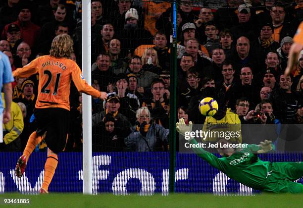 Jimmy Bullard of Hull City scores the equalising penalty past Manchester City goalkeeper Shay Given during the Barclays Premier League match between...