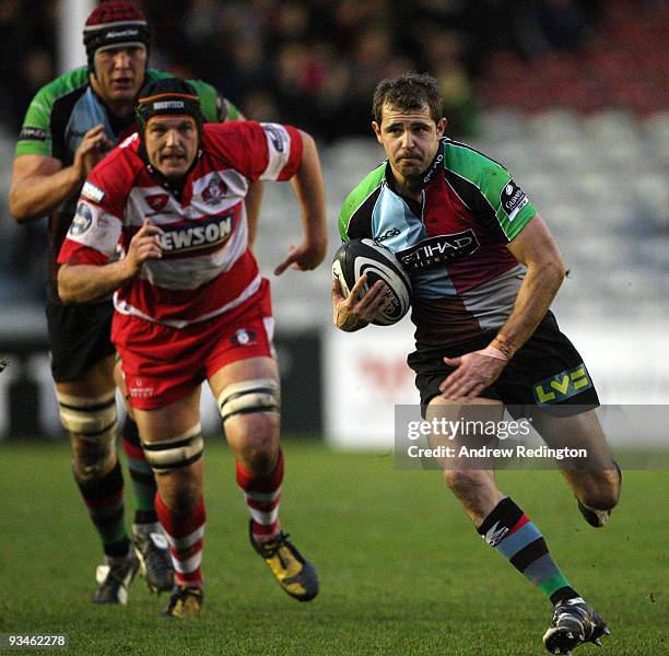 Nick Evans of Harlequins breaks through the Gloucester defence to score a try during the Guinness Premiership match between Harlequins and Gloucester...