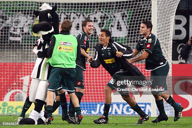 Mascot Juenter, Marcel Meeuwis, Thorben Marx, Juan Fernando Arango and Raul Marcelo Bobadilla of Moenchengladbach celebrate the 1-0 victory after the...