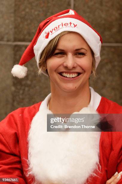 Libby Trickett warms up the crowd during the Variety Santa Fun Run at Australia Square on November 29, 2009 in Sydney, Australia. Approximately 2000...