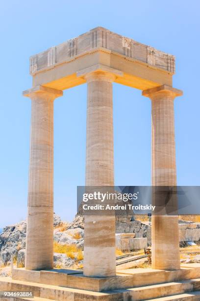 ruins of acropolis of lindos, rhodes, dodecanese islands, greek islands, greece - 3 säulen stock-fotos und bilder