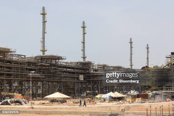 Pc Ina Building 35 Ongoing Construction At The Petronas Refinery And Petrochemical ...
