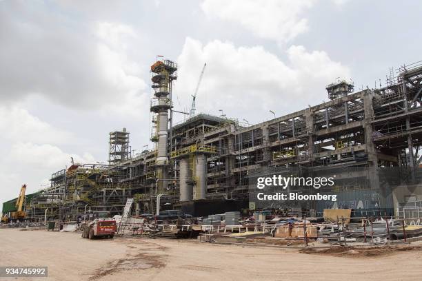 Pc Ina Building 35 Ongoing Construction At The Petronas Refinery And Petrochemical ...