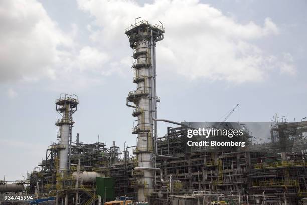 Pc Ina Building 35 Ongoing Construction At The Petronas Refinery And Petrochemical ...