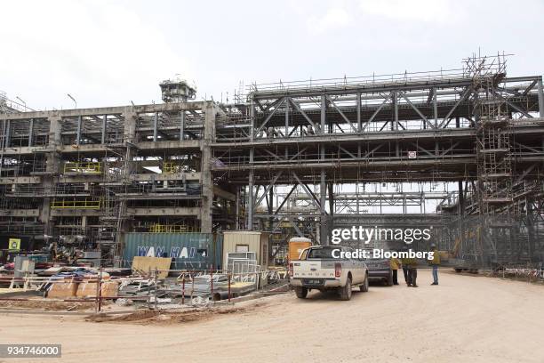 Pc Ina Building 35 Ongoing Construction At The Petronas Refinery And Petrochemical ...
