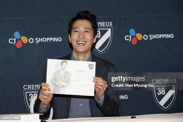 South Korean actor Kim Rae-Won attends the photocall for 'Daniel Cremieux' at Lotte Departmentstore on March 20, 2018 in Seoul, South Korea.