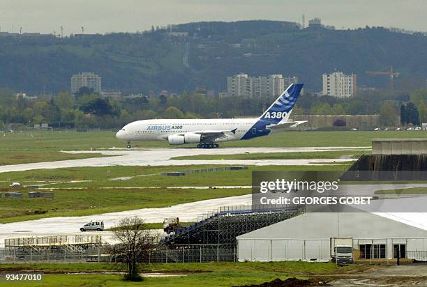 Protoype number one of the Airbus A380, the new jumbo airliner developed by the European consortium Airbus, makes its firsts taxiing tests 15 April...