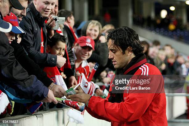 Luca Toni of Muenchen gives autographes to fans prior to the Bundesliga match between Hannover 96 and FC Bayern Muenchen at AWD-Arena on November 29,...