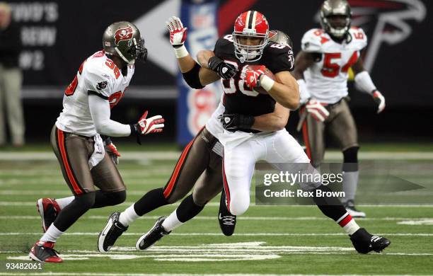 Tony Gonzalez of the Atlanta Falcons works to get by Tanard Jackson and Sabby Piscitelli of the Tampa Bay Buccaneers at the Georgia Dome on November...