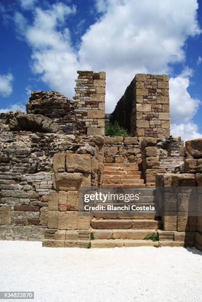 ruins of baelo claudia in tarifa cádiz - baelo claudia stock-fotos und bilder