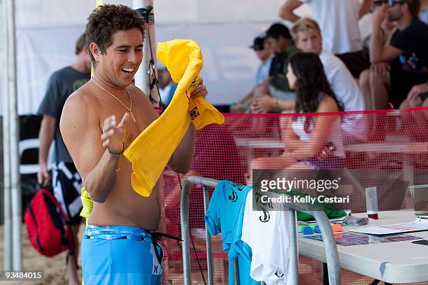 Joel Centeio puts on his contest jersey prior to his O'Neill World Cup of Surfing Round 2 heat on November 29, 2009 in Sunset Beach, Hawaii.
