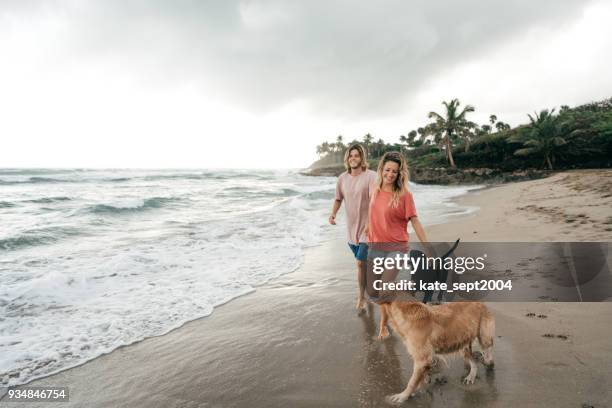 happy couple of 35 years old professionals having vacations on caribbean - 30 39 years imagens e fotografias de stock