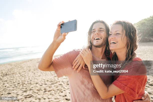 happy couple of 35 years old professionals having vacations on caribbean - 30 39 years imagens e fotografias de stock