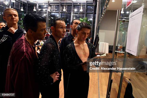 Dancers looking on the score board during a break at the World Latin Dance Masters 2009 at the Innsbruck Congress hall on November 28, 2009 in...